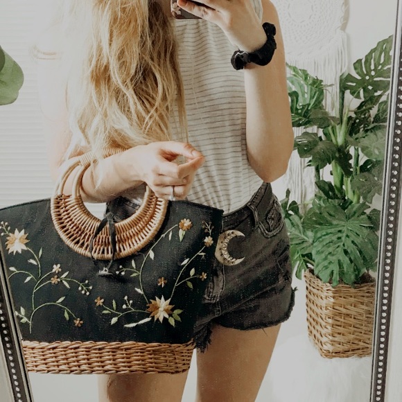 Vintage Handbags - Vintage Floral Embroidered Boho Wicker Bag